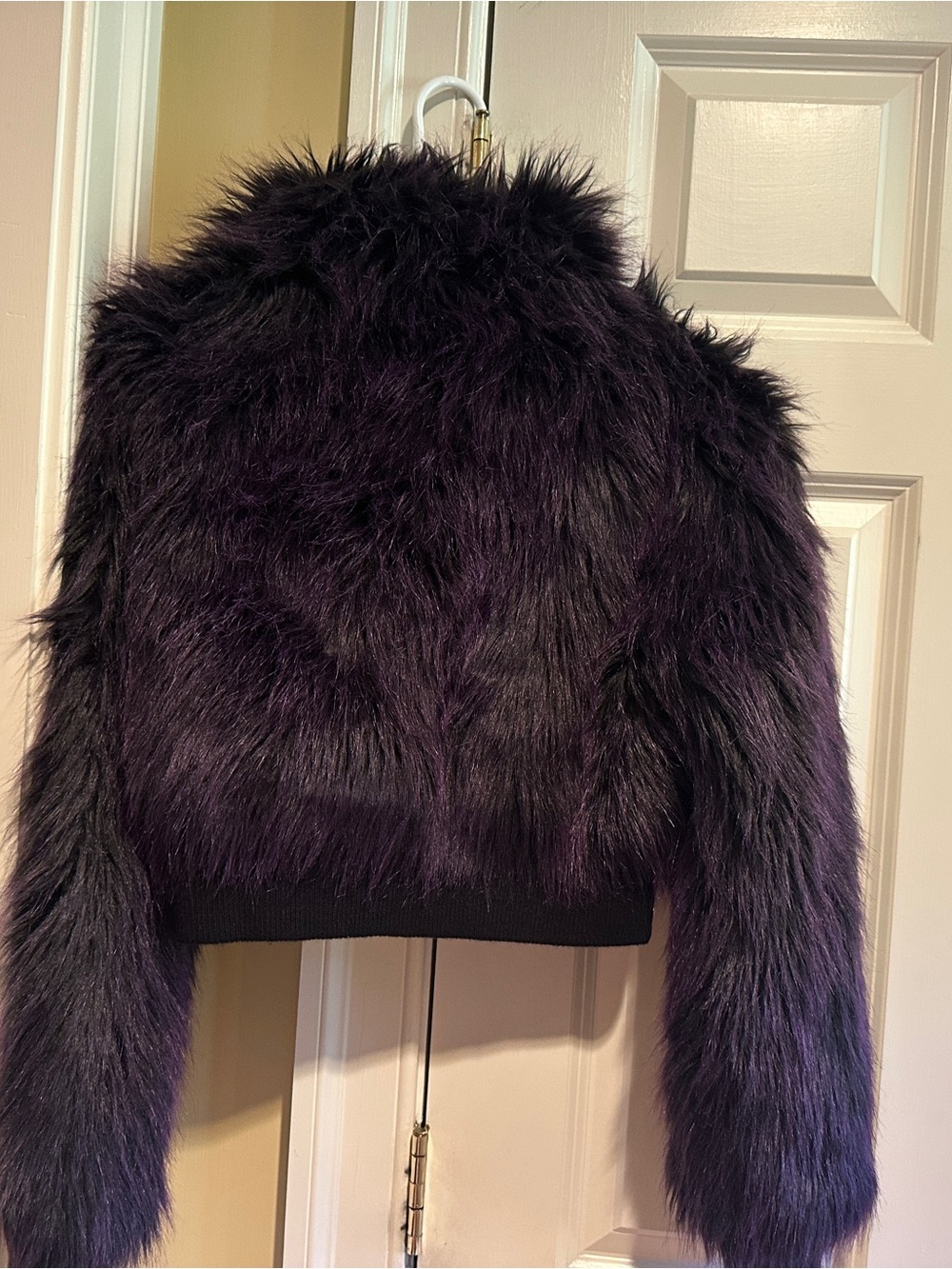 Betsey Johnson Faux Fur Jacket Size 6 Purple Black Cropped Y2K - Picture 4 of 4